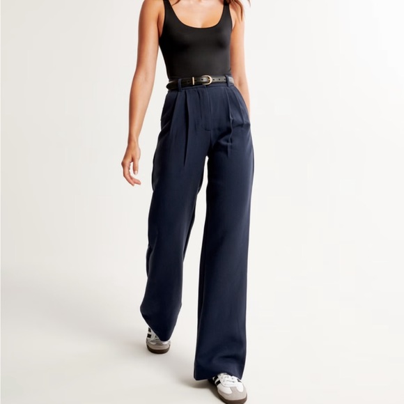 Abercrombie & Fitch Pants - Abercrombie & Fitch Sloane pant navy ✨